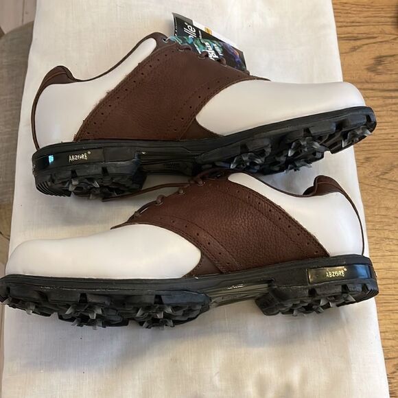 NEW BALANCE GOLF SHOES.  NEW.  SIZE 7 2E WIDE. main image 9